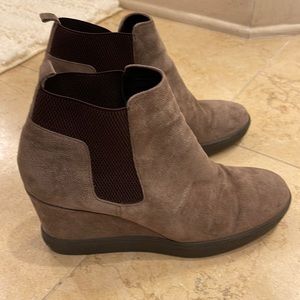 Aquatalia ankle boots taupe 11 Claire pebbled suede